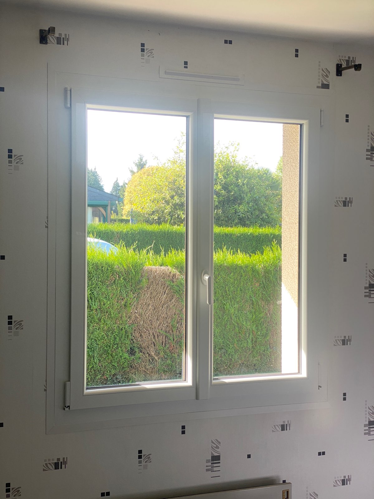 Réalisation d'une fenêtre PVC, vue intérieure - Menuiserie intérieure - Menuiserie Hochet