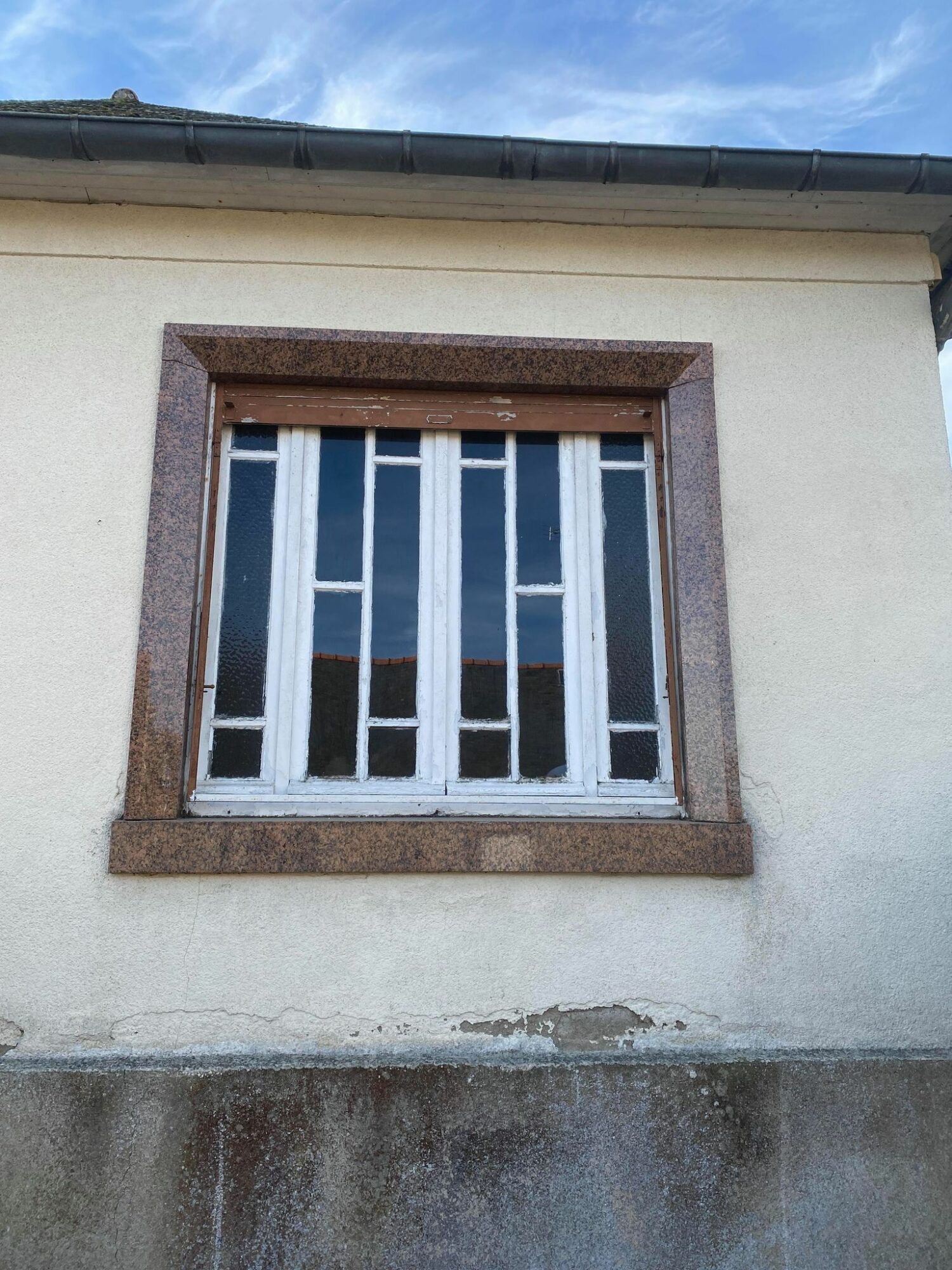 Fenêtre en bois à remplacer avant travaux - Menuiserie extérieure - Menuiserie Hochet